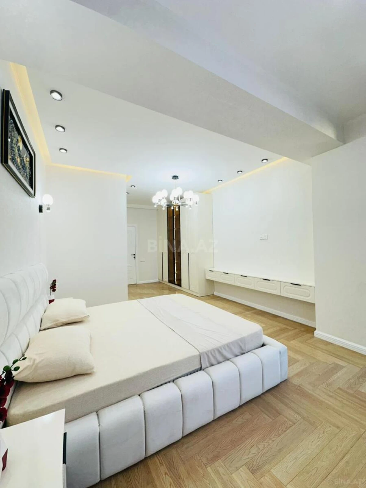 Satılır 3 otaqlı mənzil 135 m²