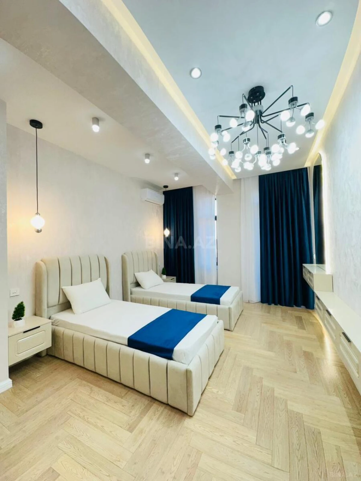 Satılır 3 otaqlı mənzil 135 m²