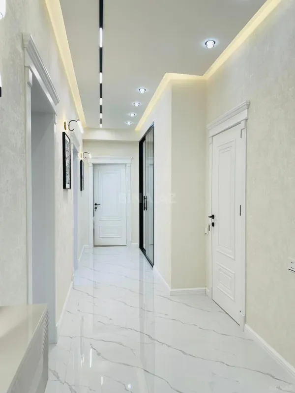 Satılır 3 otaqlı mənzil 135 m²