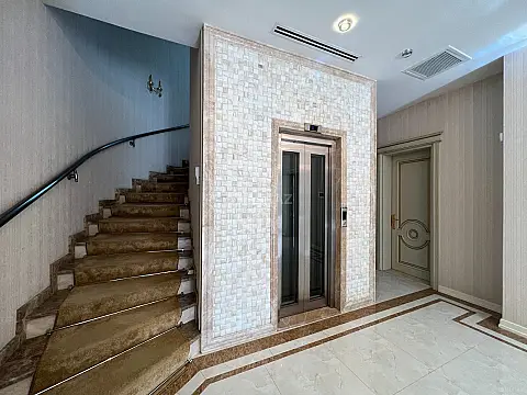 Satılır 9 otaqlı həyət evi 1000 m²