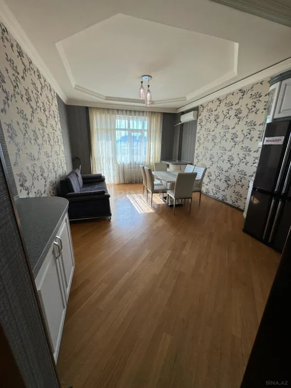 Kirayə verilir 4 otaqlı mənzil 200 m²