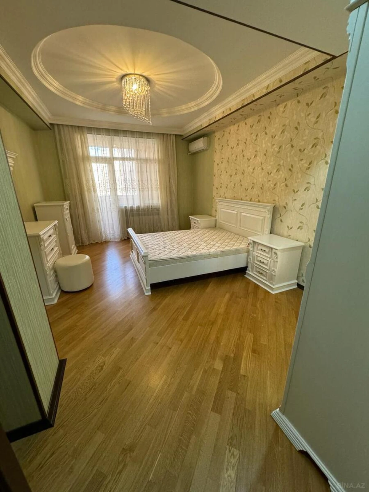Kirayə verilir 4 otaqlı mənzil 200 m²