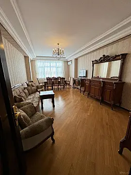 Kirayə verilir 4 otaqlı mənzil 200 m² — Bakı, Nəsimi 4 otaq 200.00 m²