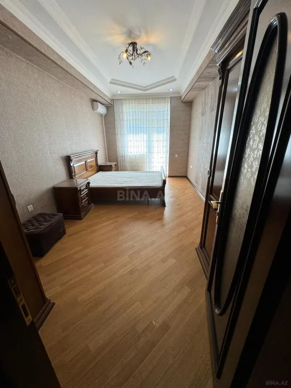 Kirayə verilir 4 otaqlı mənzil 200 m²
