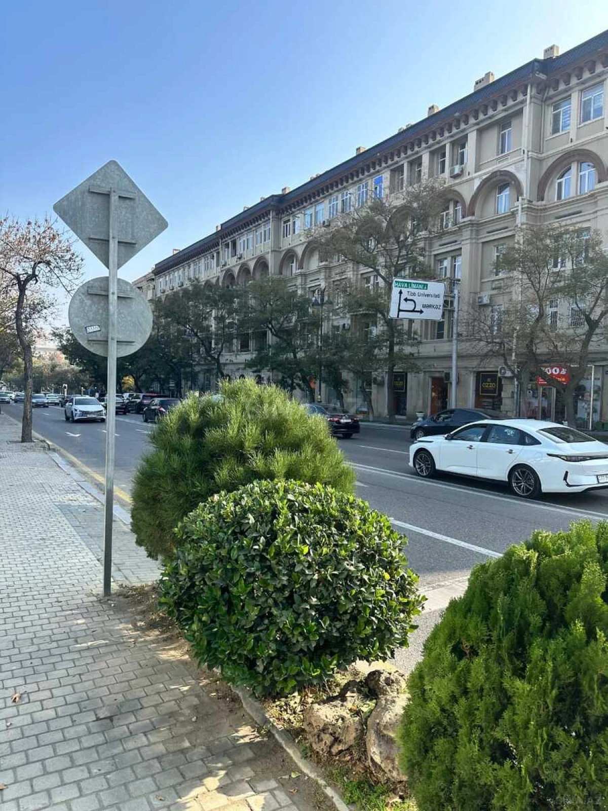 Kirayə verilir 3 otaqlı mənzil 105 m²