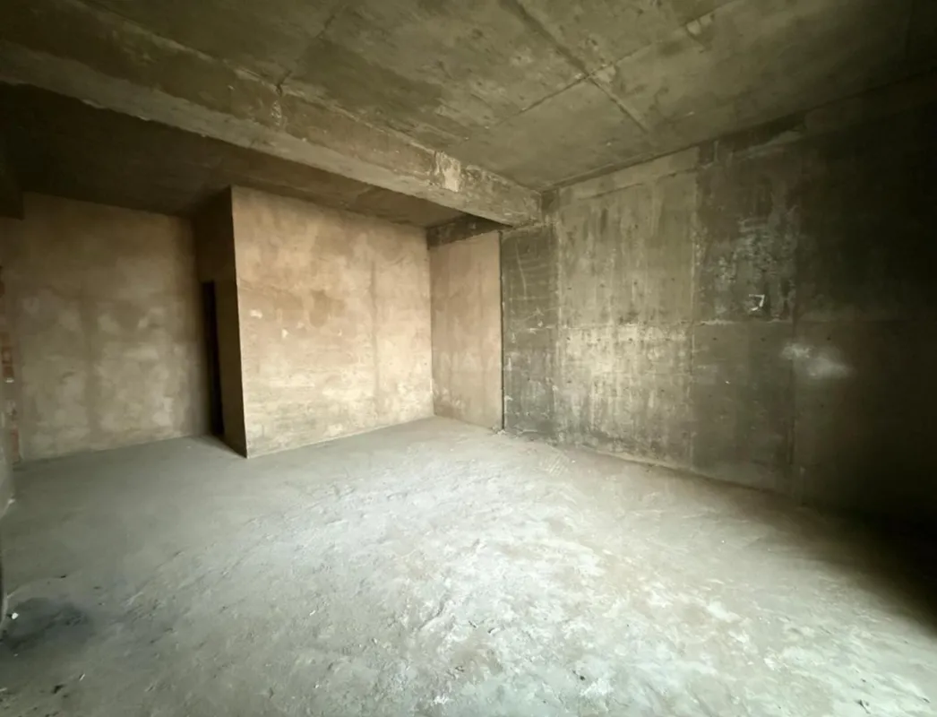 Satılır 4 otaqlı mənzil 174 m²