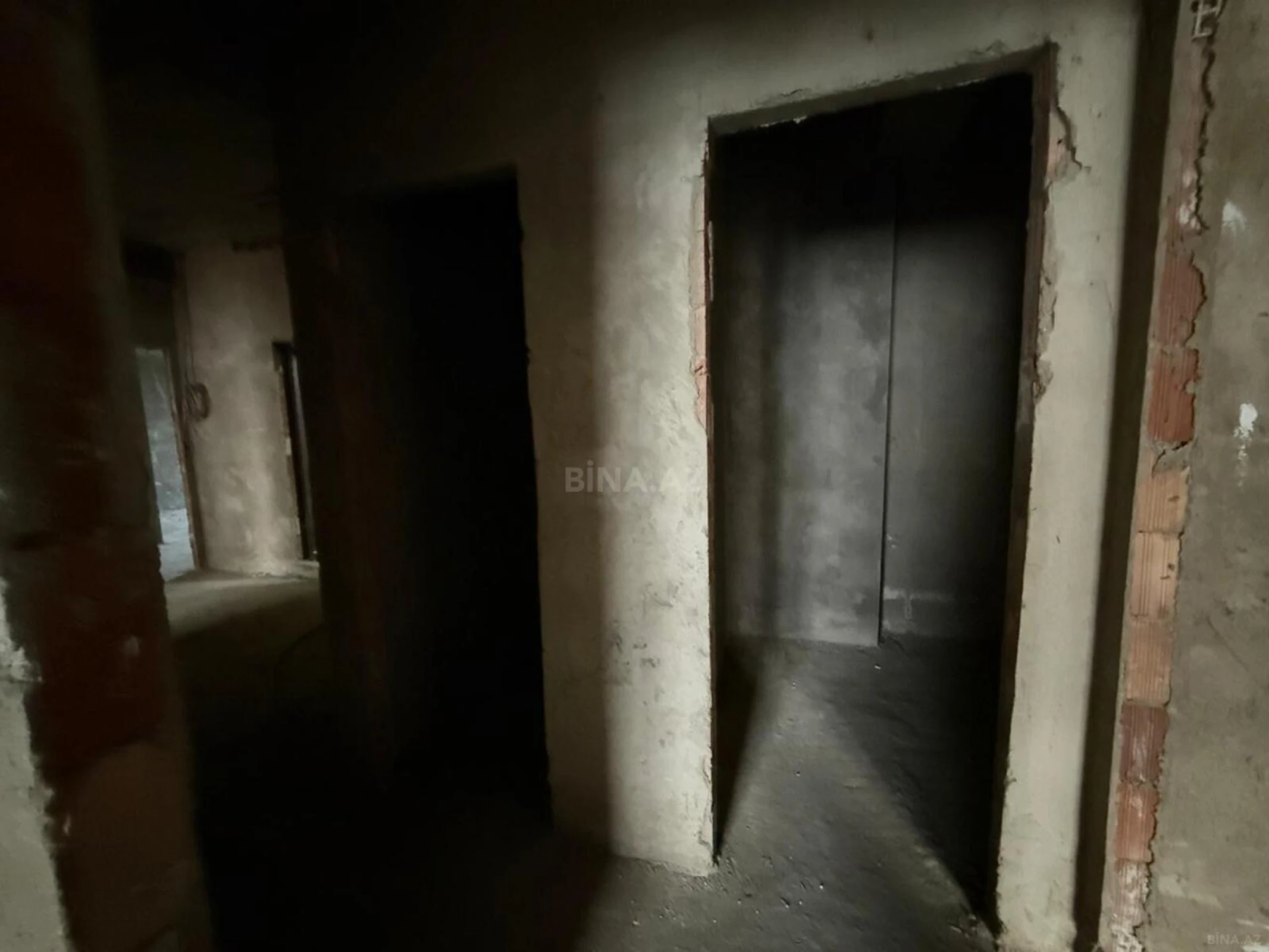 Satılır 4 otaqlı mənzil 174 m²