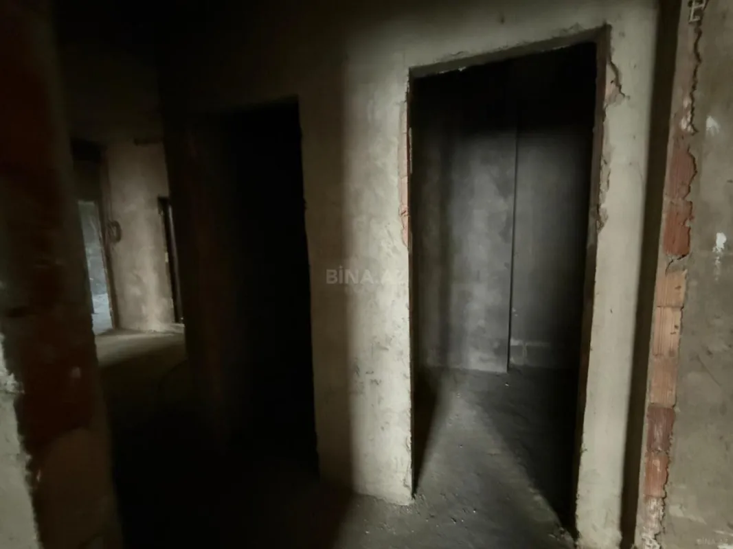 Satılır 4 otaqlı mənzil 174 m²