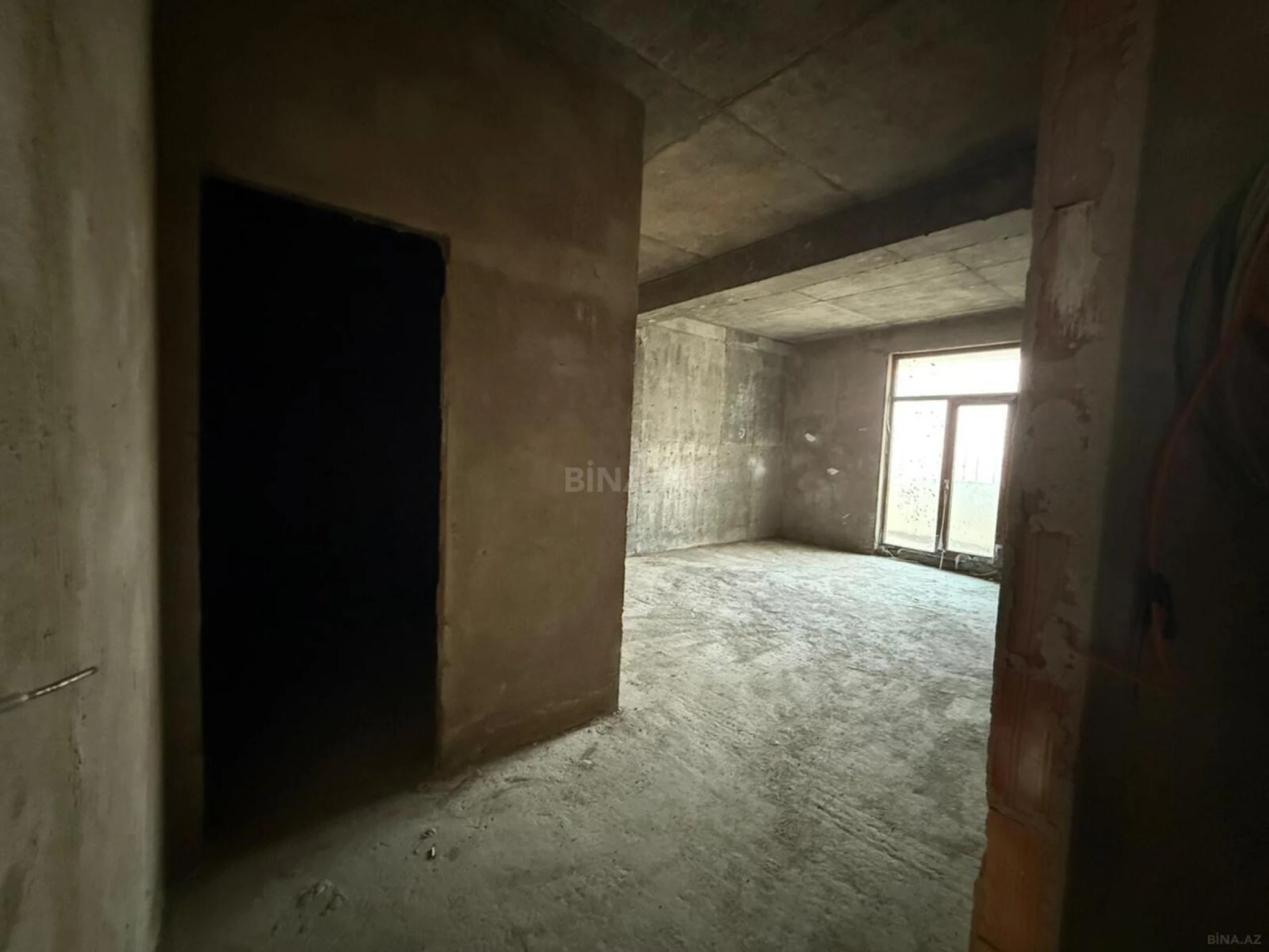 Satılır 4 otaqlı mənzil 174 m²