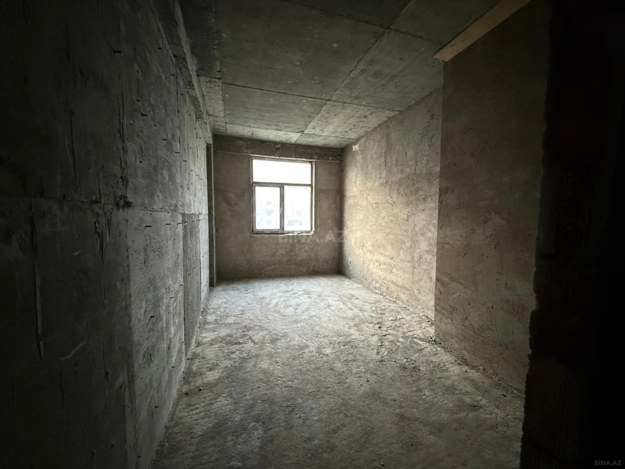 Satılır 4 otaqlı mənzil 174 m²