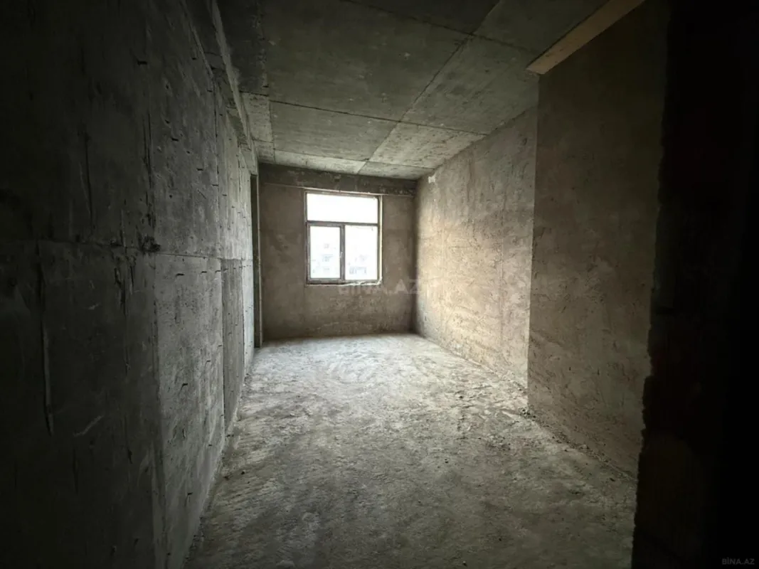 Satılır 4 otaqlı mənzil 174 m²