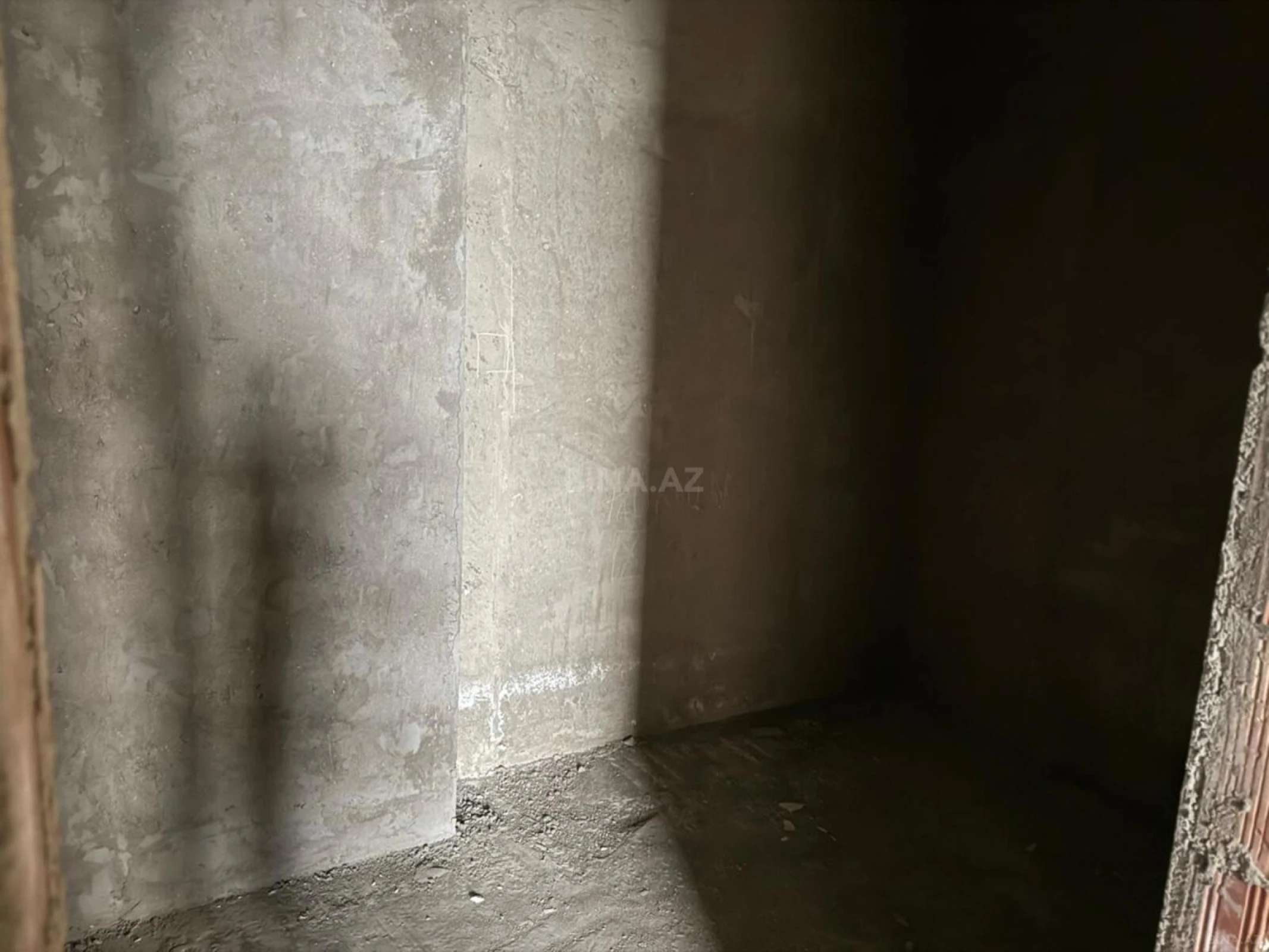 Satılır 4 otaqlı mənzil 174 m²