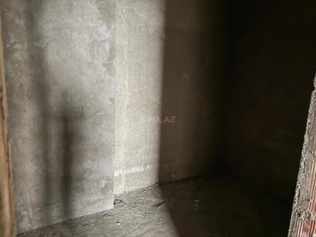 Satılır 4 otaqlı mənzil 174 m²