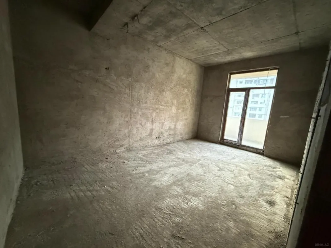 Satılır 4 otaqlı mənzil 174 m²