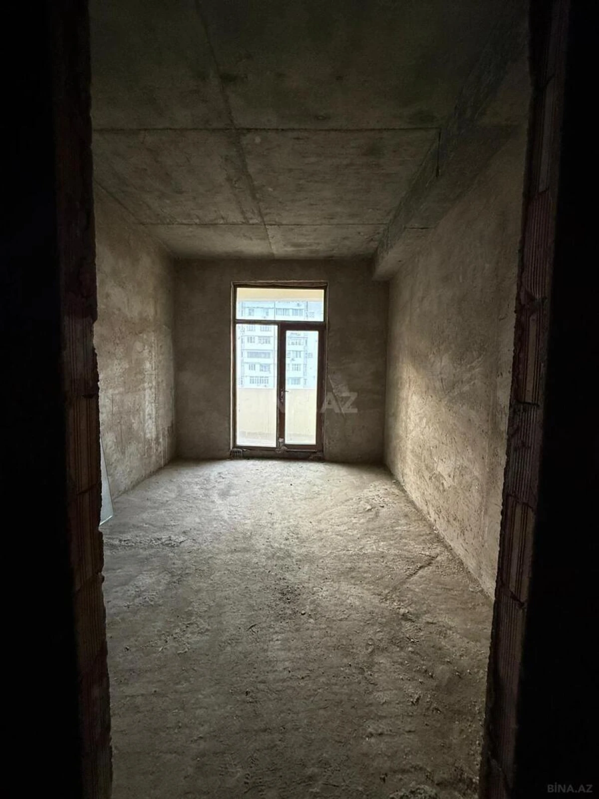 Satılır 4 otaqlı mənzil 174 m²