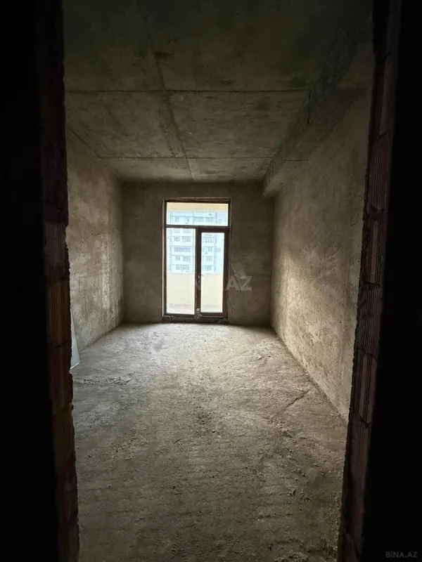 Satılır 4 otaqlı mənzil 174 m²