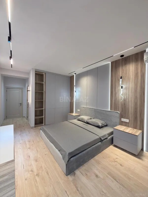 Satılır 4 otaqlı mənzil 141 m²