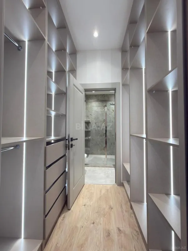 Satılır 4 otaqlı mənzil 141 m²