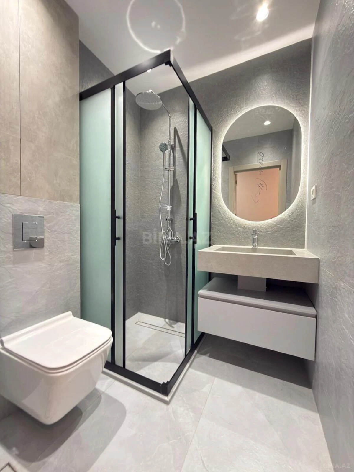 Satılır 4 otaqlı mənzil 141 m²