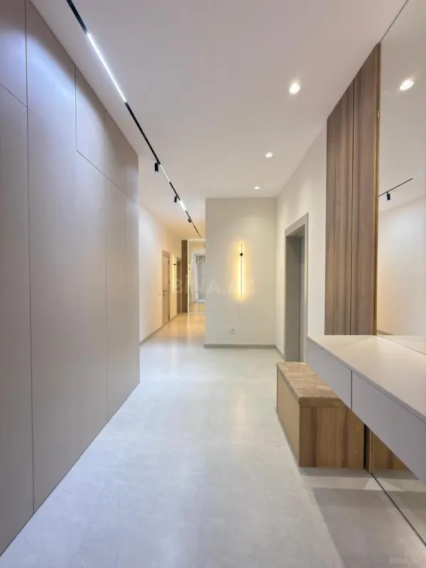 Satılır 4 otaqlı mənzil 141 m²