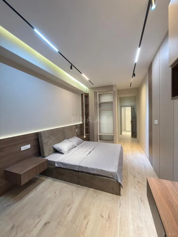 Satılır 4 otaqlı mənzil 141 m²