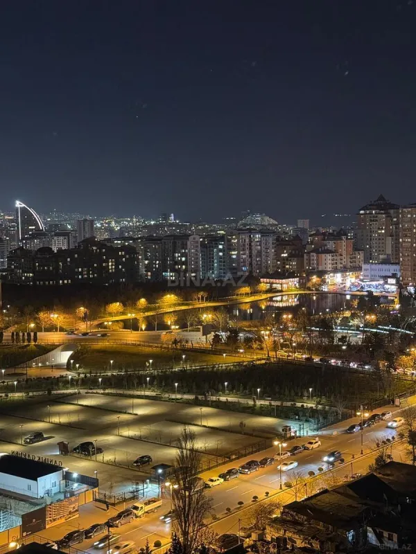 Satılır 4 otaqlı mənzil 141 m²