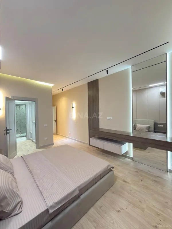 Satılır 4 otaqlı mənzil 141 m²