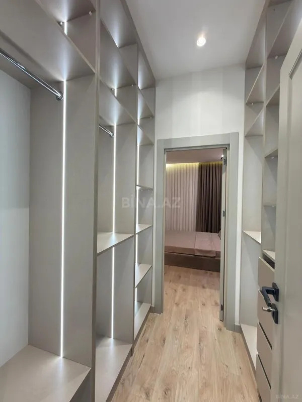 Satılır 4 otaqlı mənzil 141 m²