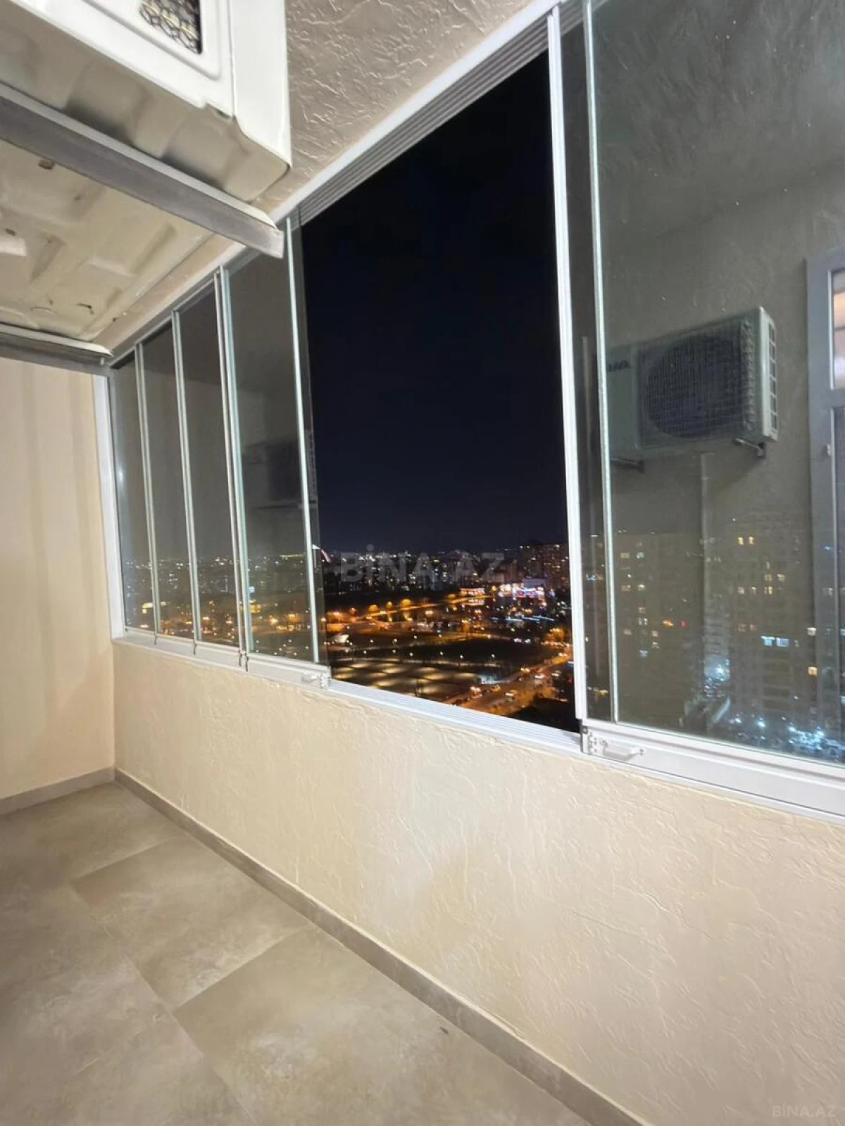 Satılır 4 otaqlı mənzil 141 m²