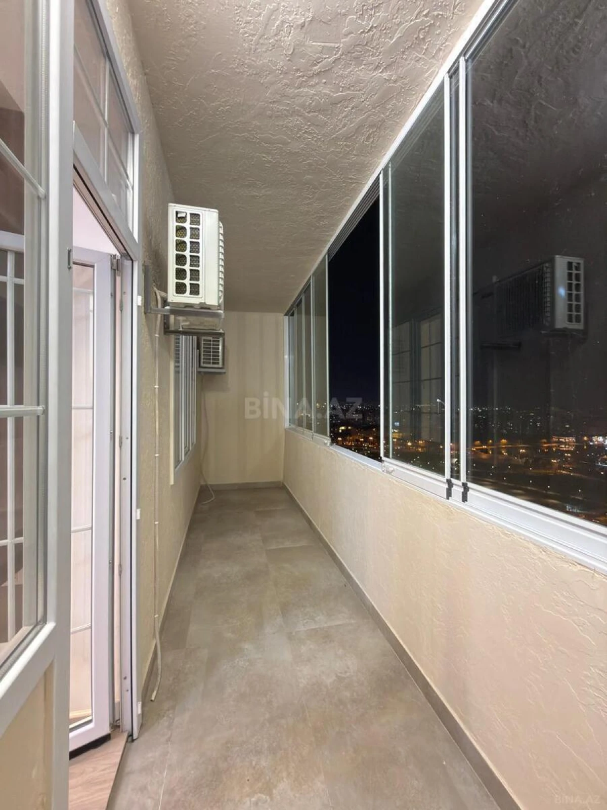 Satılır 4 otaqlı mənzil 141 m²
