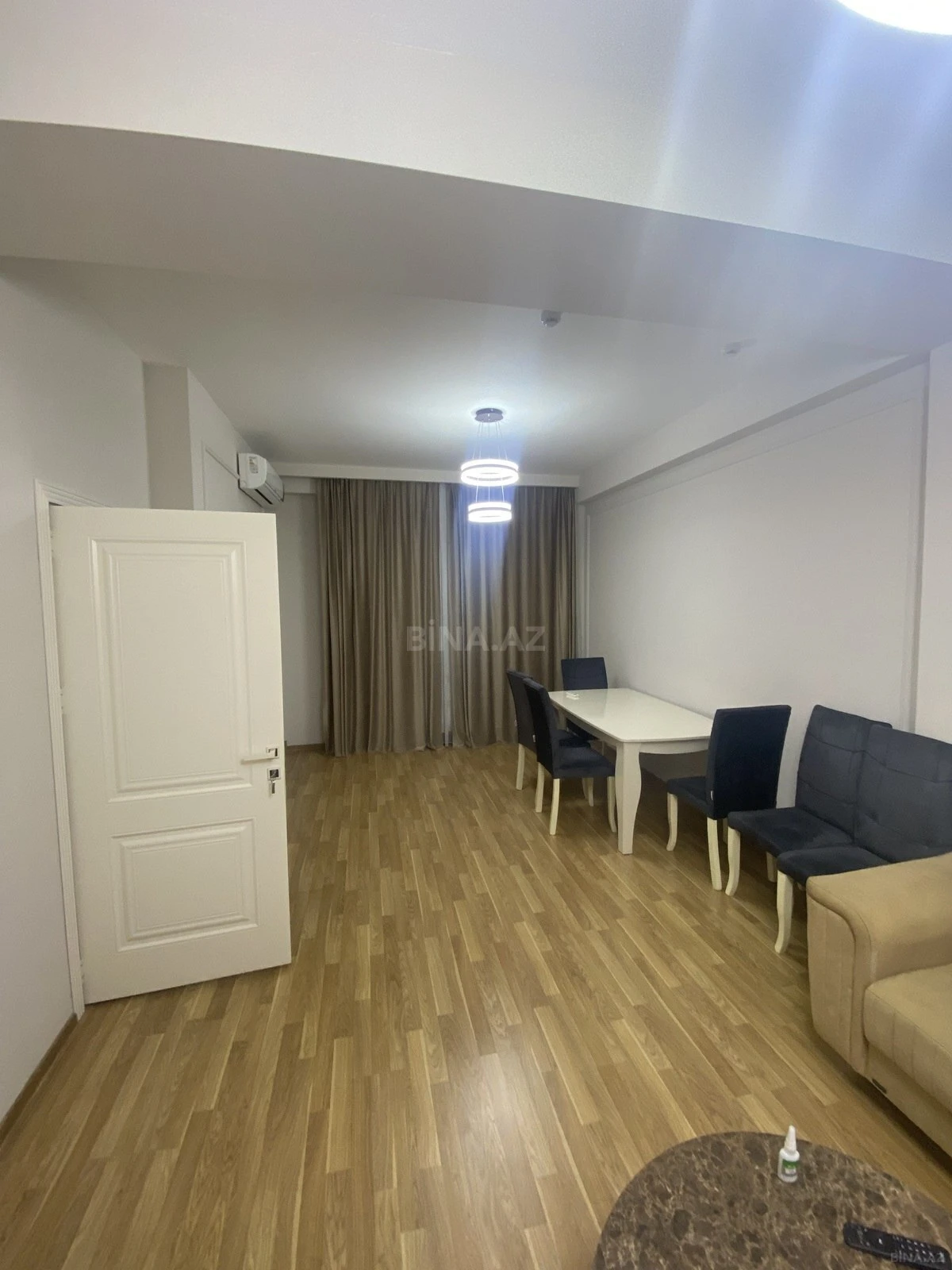 Kirayə verilir 2 otaqlı mənzil 90 m²