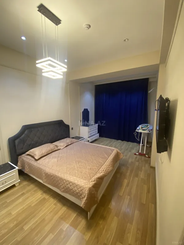 Kirayə verilir 2 otaqlı mənzil 90 m²
