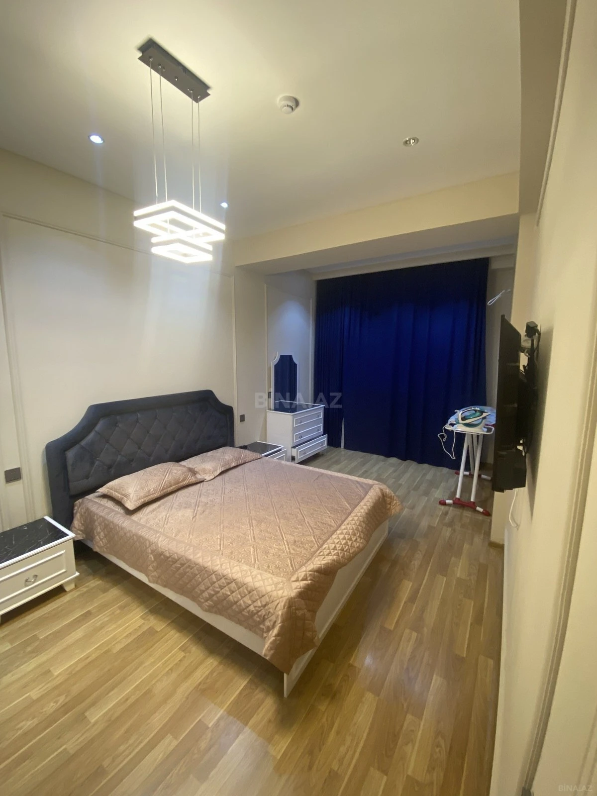 Kirayə verilir 2 otaqlı mənzil 90 m²