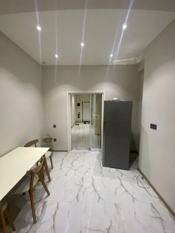 Kirayə verilir 2 otaqlı mənzil 90 m²