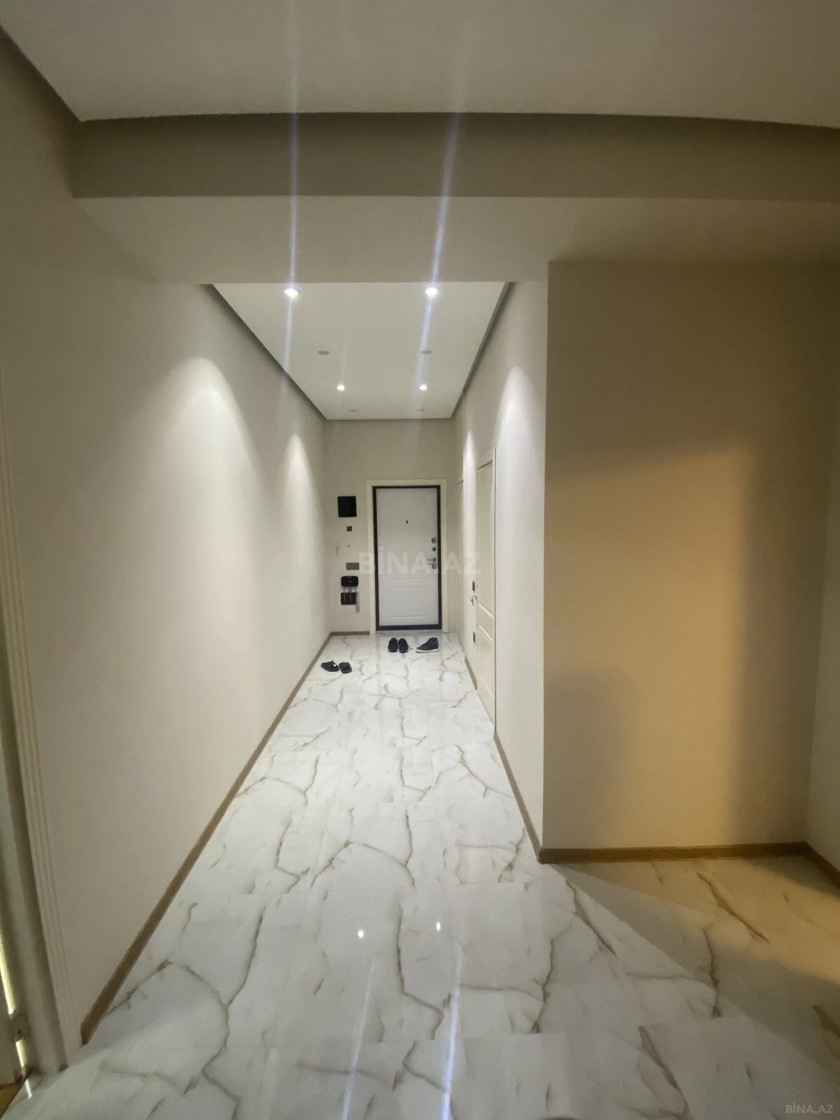 Kirayə verilir 2 otaqlı mənzil 90 m²