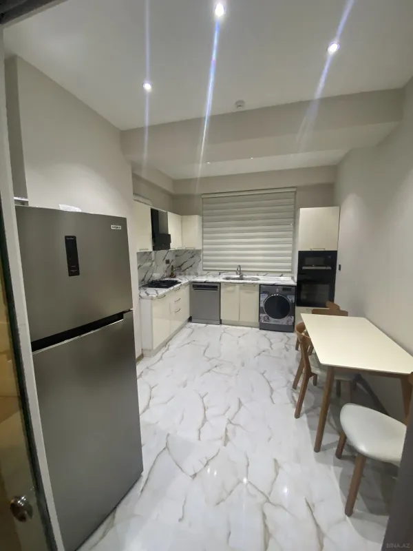 Kirayə verilir 2 otaqlı mənzil 90 m²