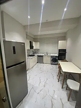 Kirayə verilir 2 otaqlı mənzil 90 m²