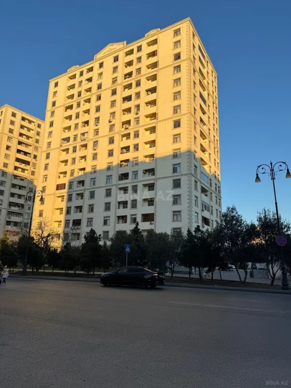 Satılır 3 otaqlı mənzil 131 m²