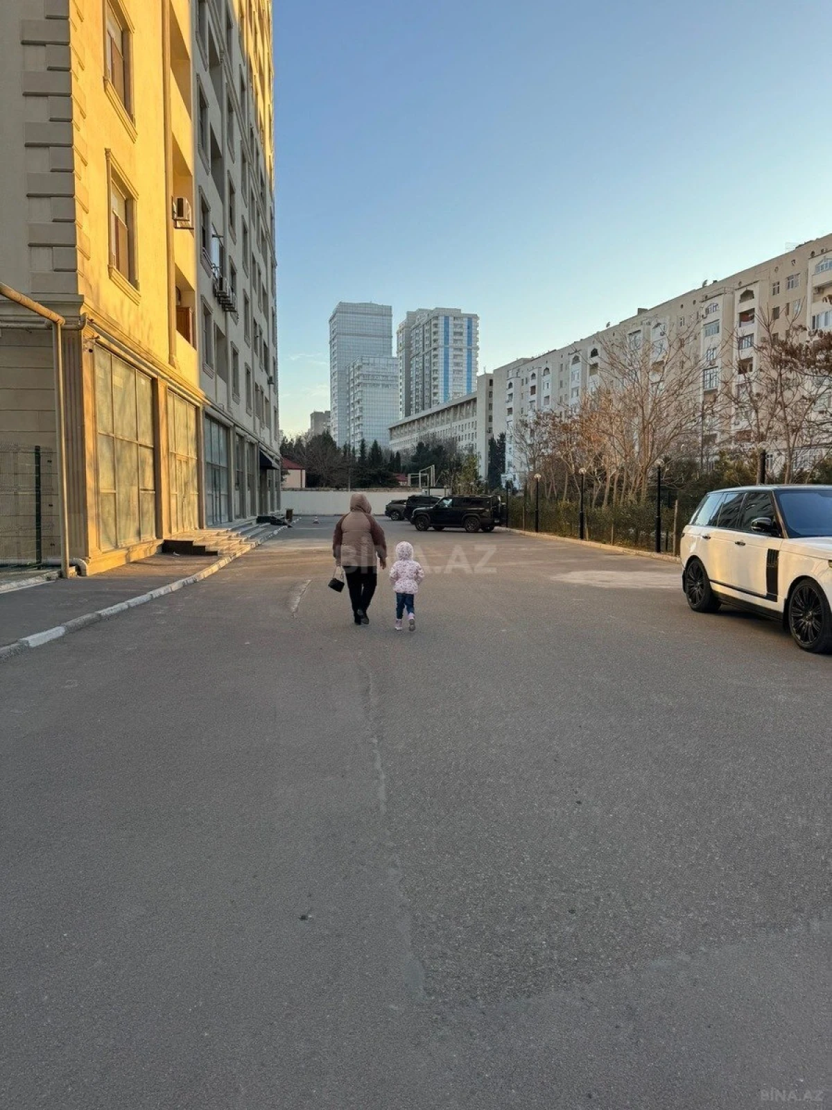 Satılır 3 otaqlı mənzil 131 m²