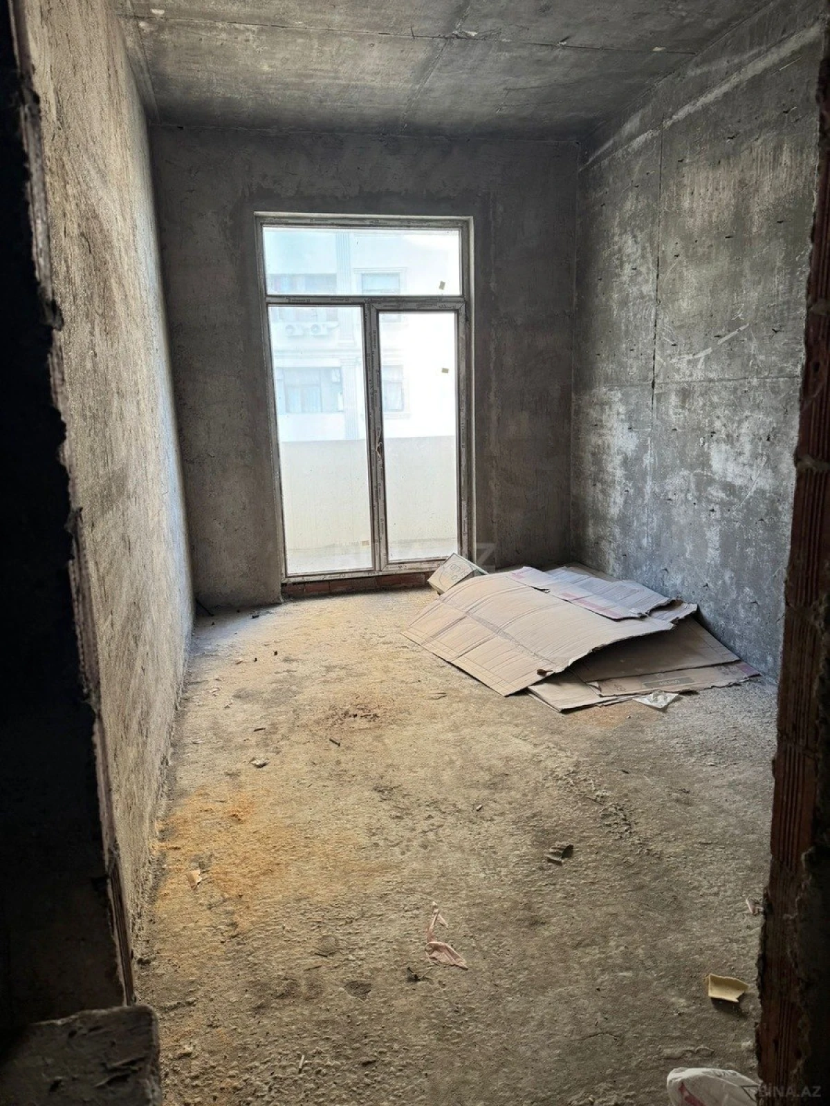 Satılır 3 otaqlı mənzil 131 m²