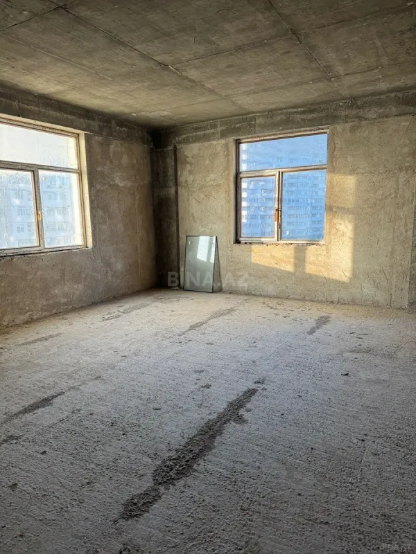 Satılır 3 otaqlı mənzil 131 m²