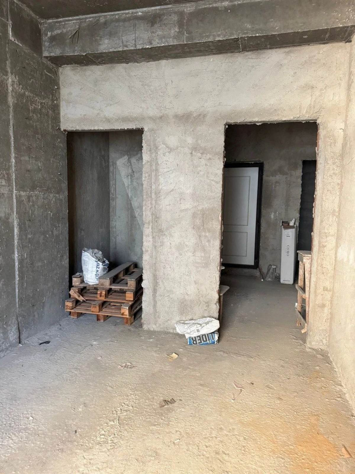Satılır 3 otaqlı mənzil 131 m²