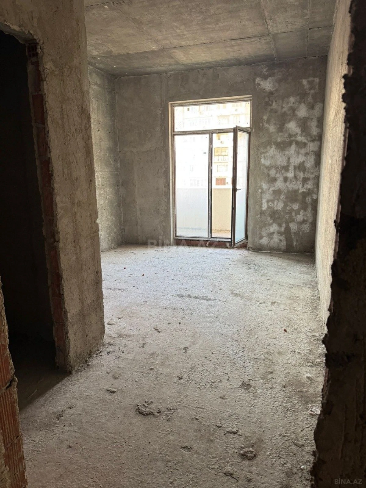 Satılır 3 otaqlı mənzil 131 m²