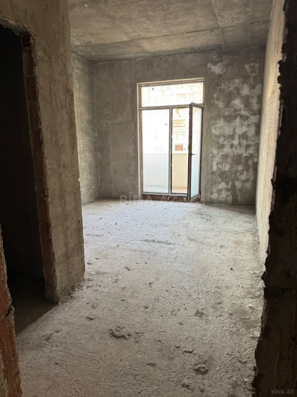 Satılır 3 otaqlı mənzil 131 m²