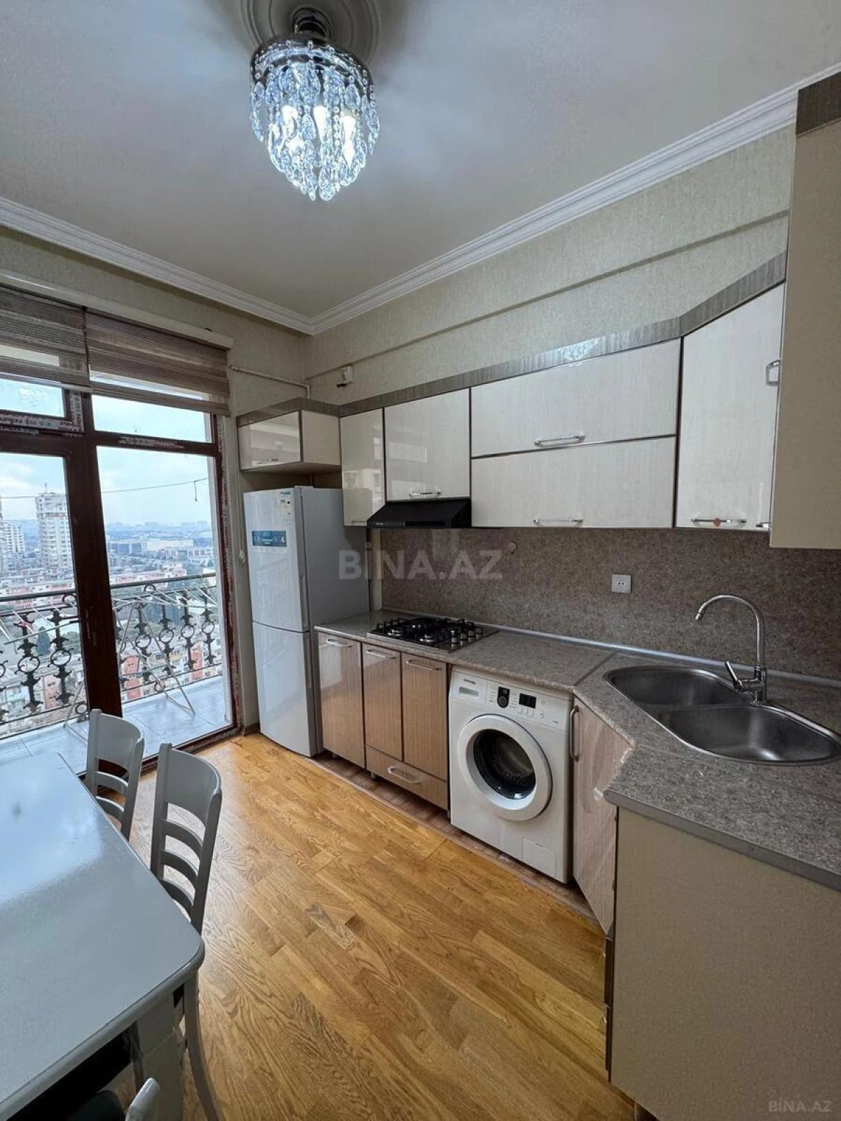 Satılır 2 otaqlı mənzil 68 m²
