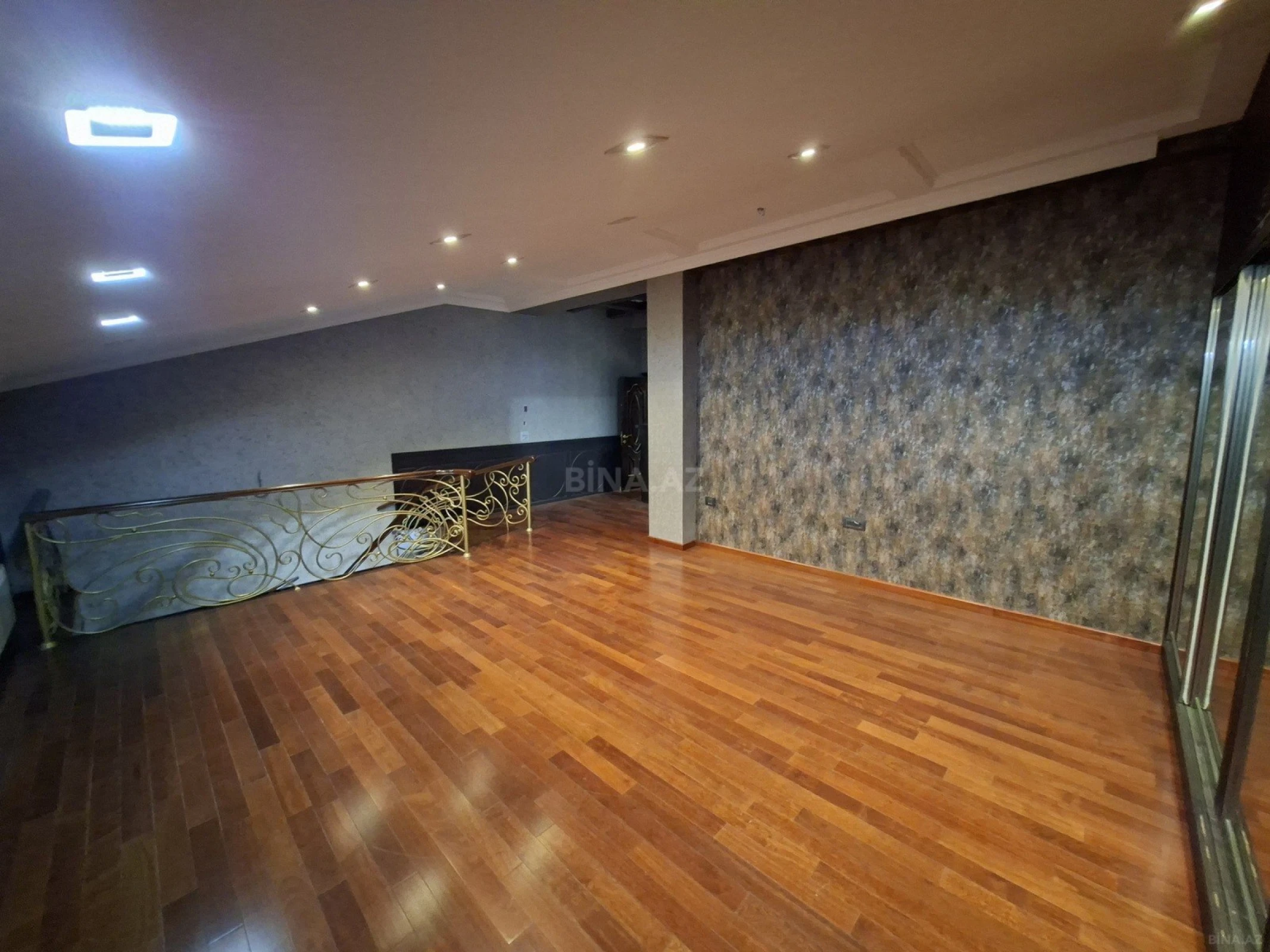 Satılır 5 otaqlı mənzil 310 m²
