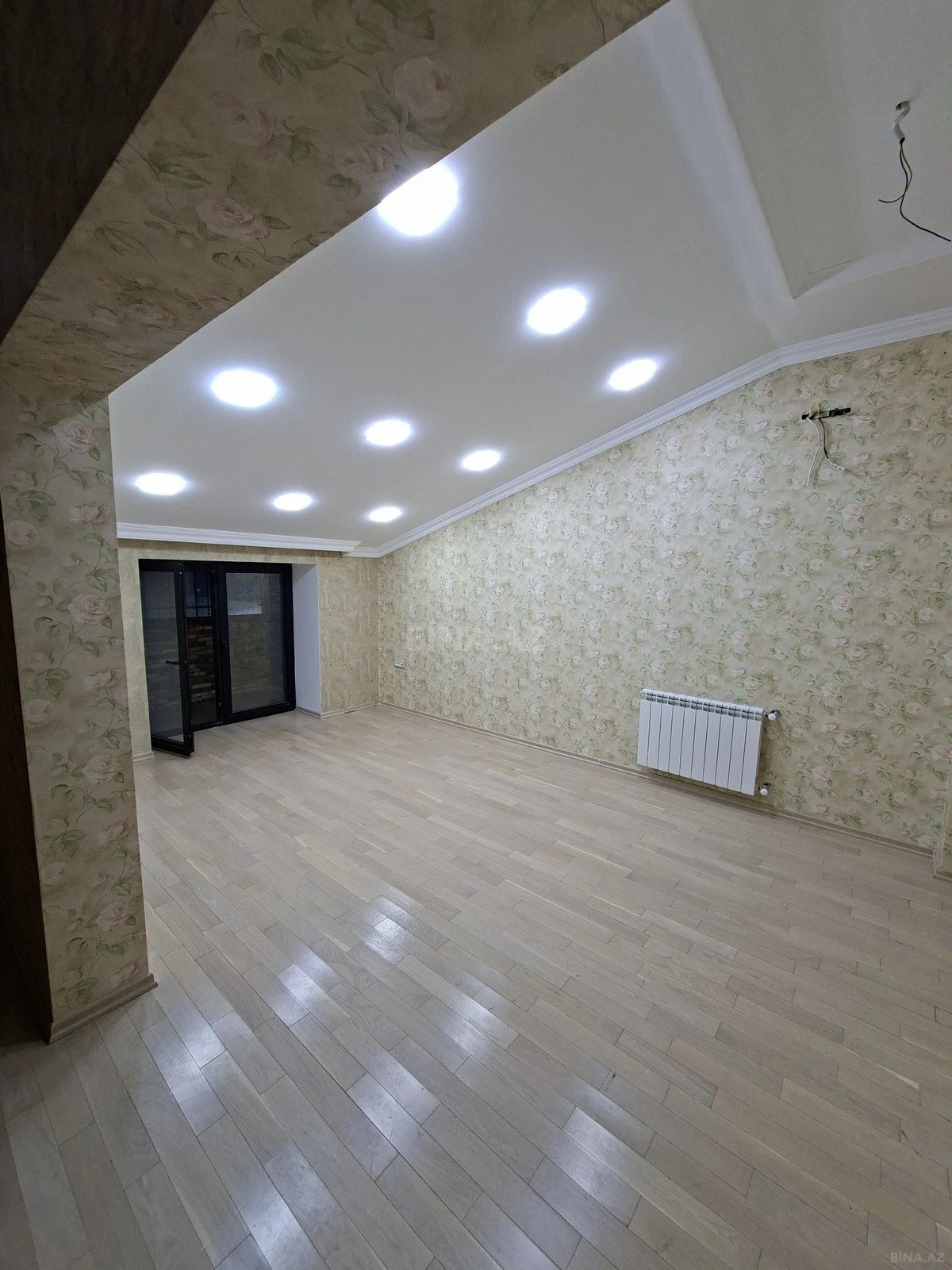 Satılır 5 otaqlı mənzil 310 m²
