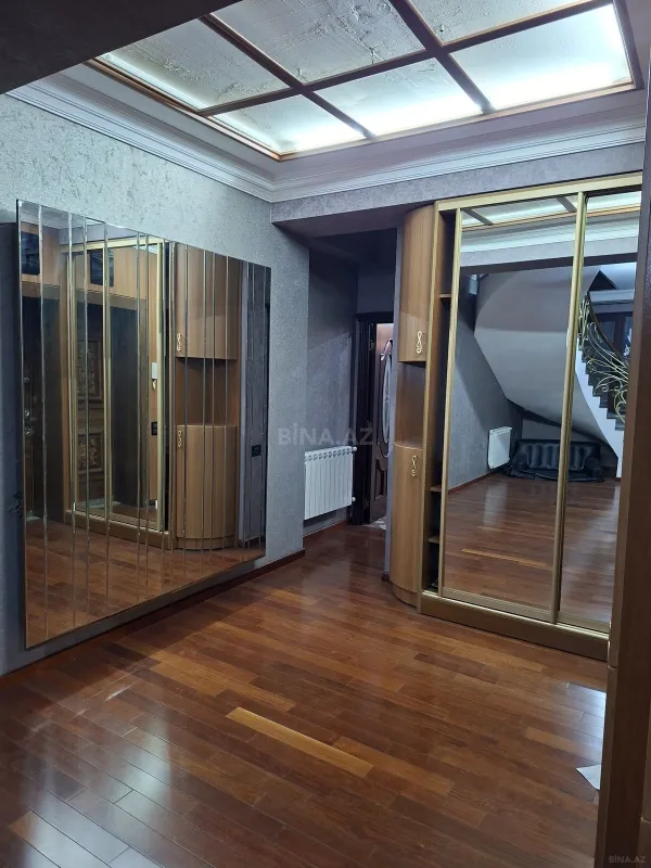 Satılır 5 otaqlı mənzil 310 m²