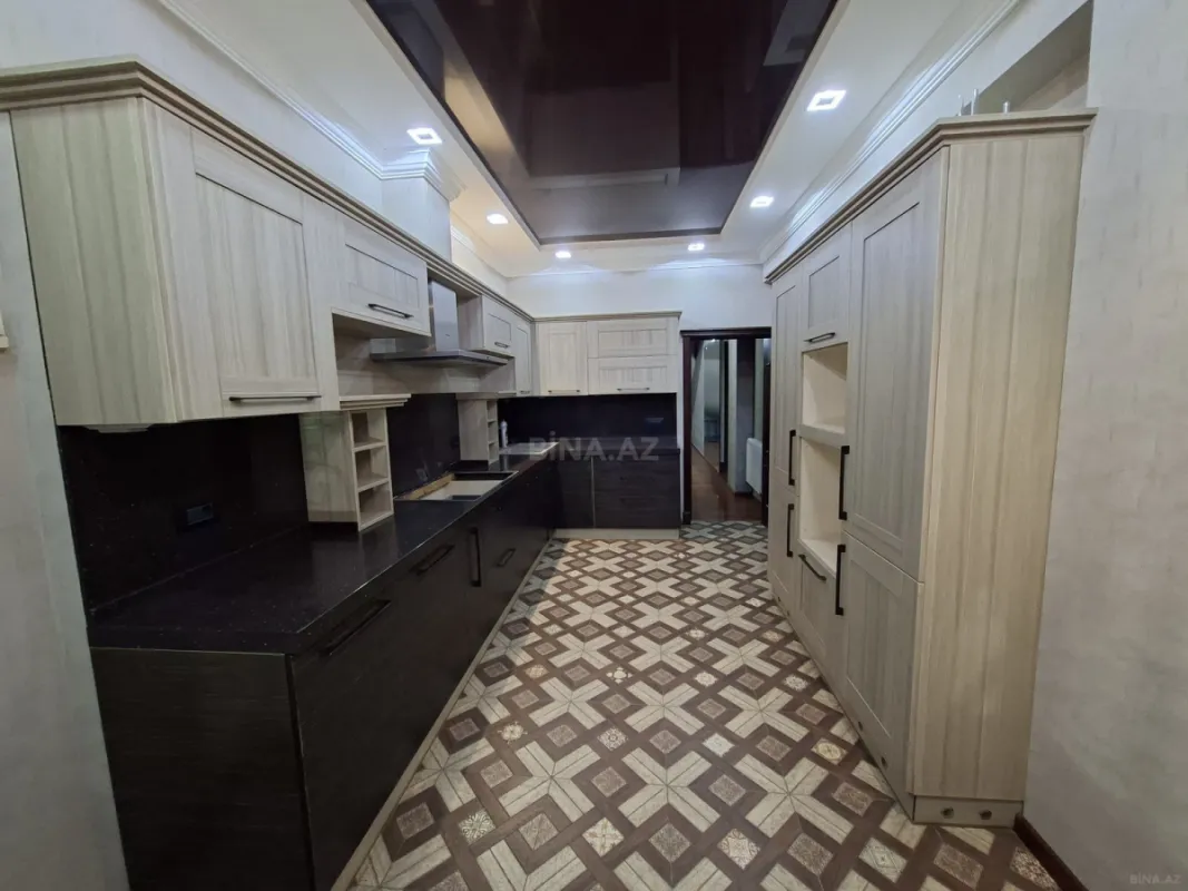 Satılır 5 otaqlı mənzil 310 m²