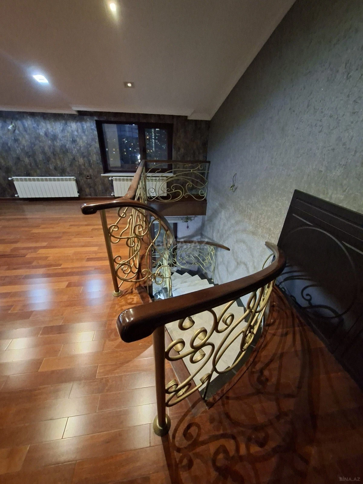 Satılır 5 otaqlı mənzil 310 m²